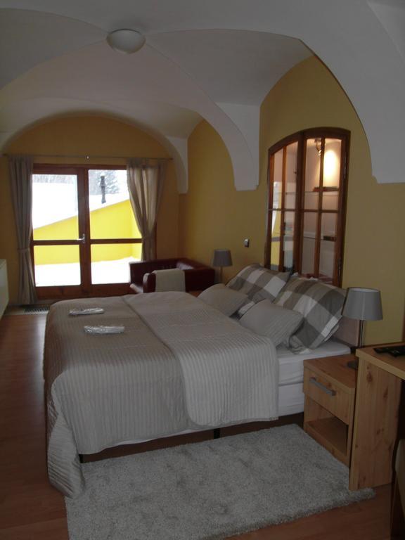 Apartments And Suites Kremnica Δωμάτιο φωτογραφία
