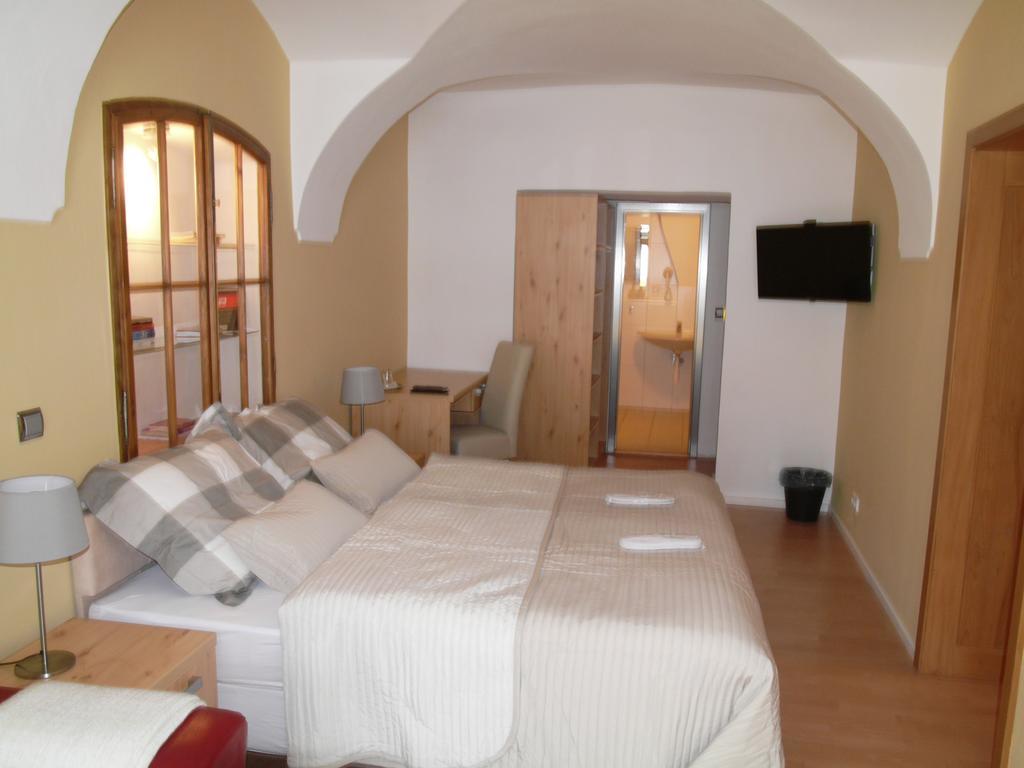 Apartments And Suites Kremnica Δωμάτιο φωτογραφία
