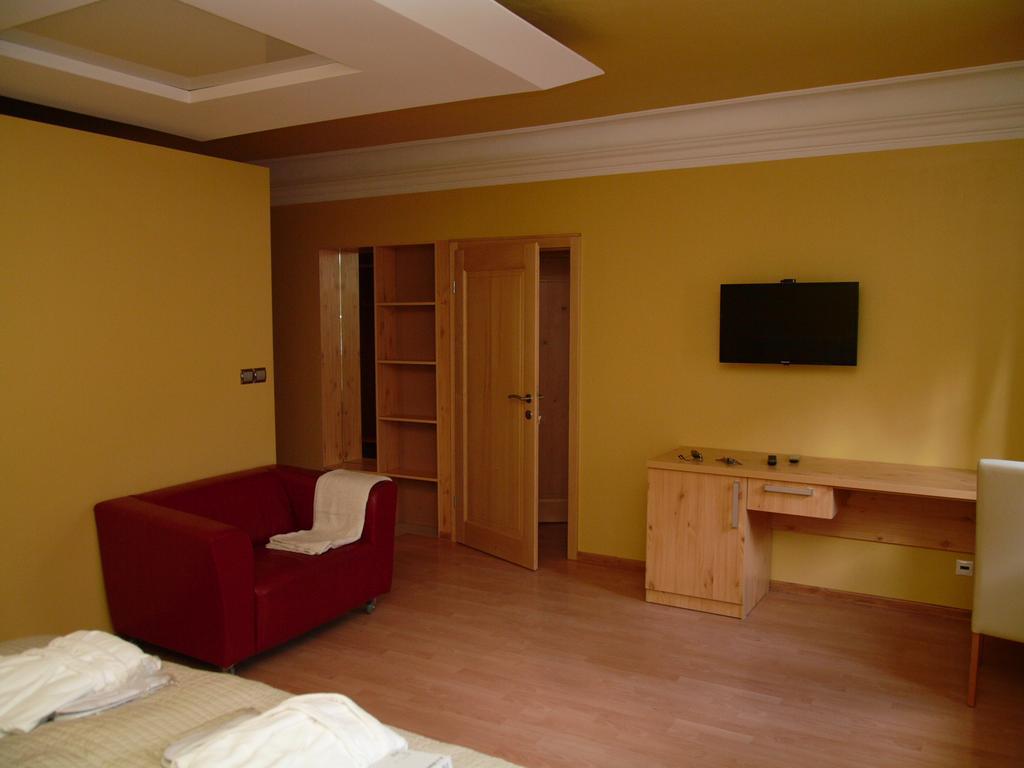 Apartments And Suites Kremnica Δωμάτιο φωτογραφία